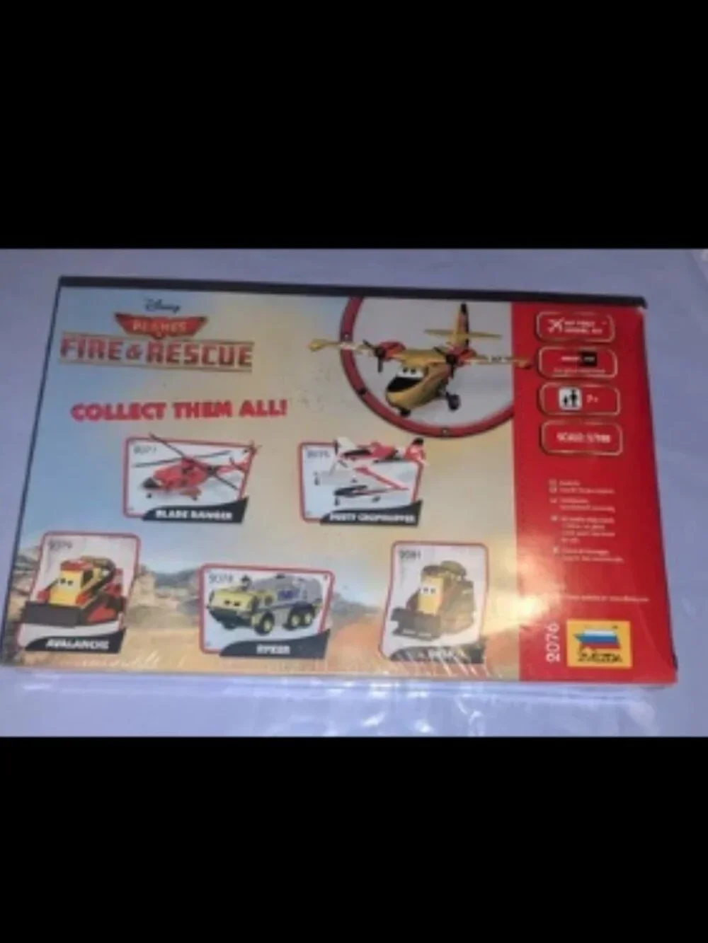 NEW Disney Planes Fire & Rescue ZVEZDA LIL DIPPER 1/100 Scale Snap Fit Model Kit